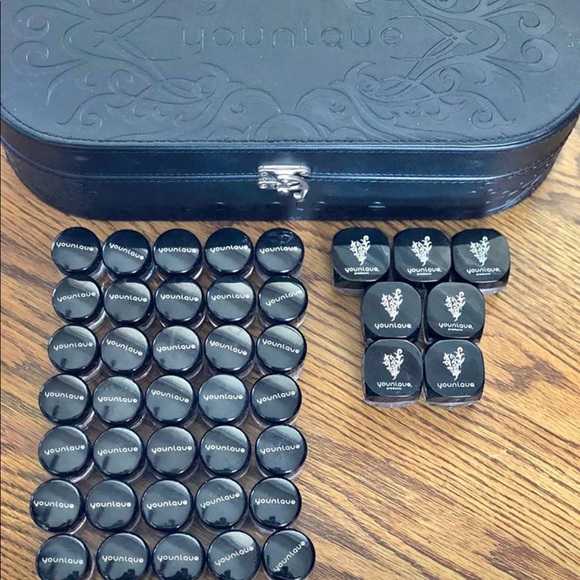 Younique mineral pigments in 42 colors, - Picture 2 of 8